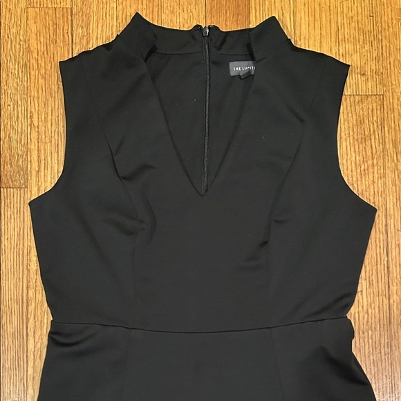 Classic Black Sleeveless V-Neck Dress Size Medium - Picture 11 of 14